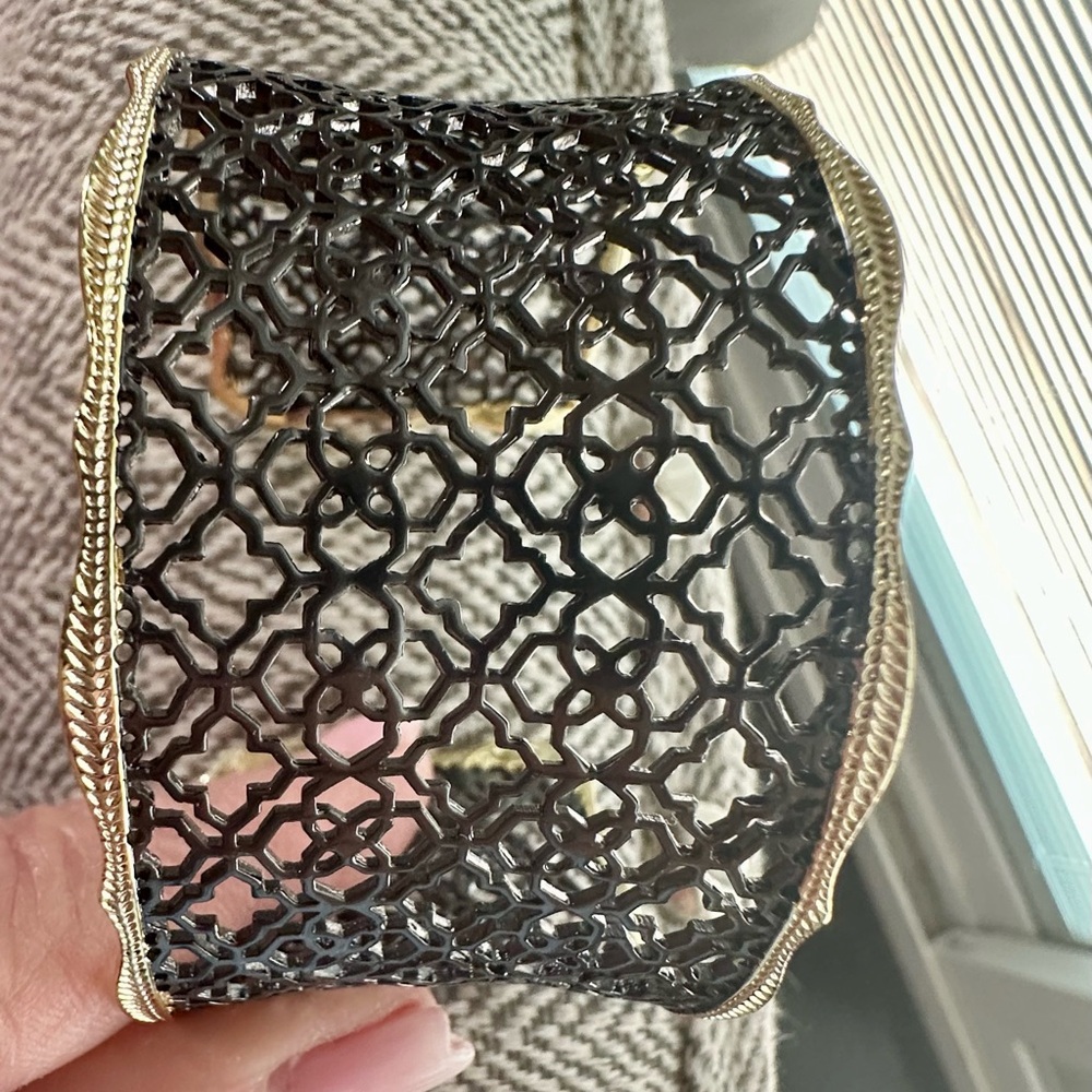 Elegant Kendra Scott Black and Gold Women's Bracelet